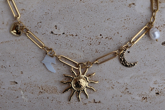 Collier Rhea